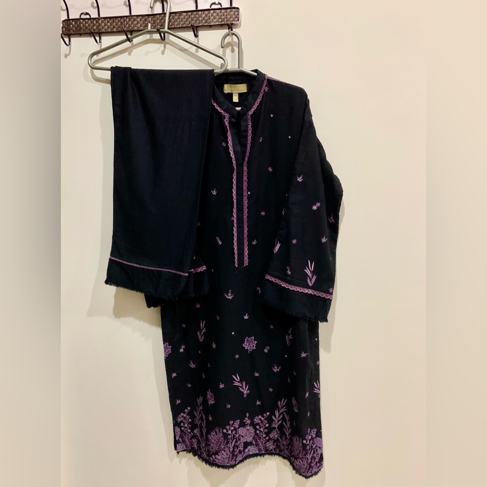 Designer Sobia Nazir Elegant Black Embroidered Women's Winter Dress - Picture 6 of 11